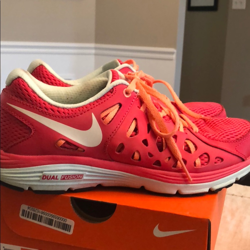 Nike Dual Fusion running shoe